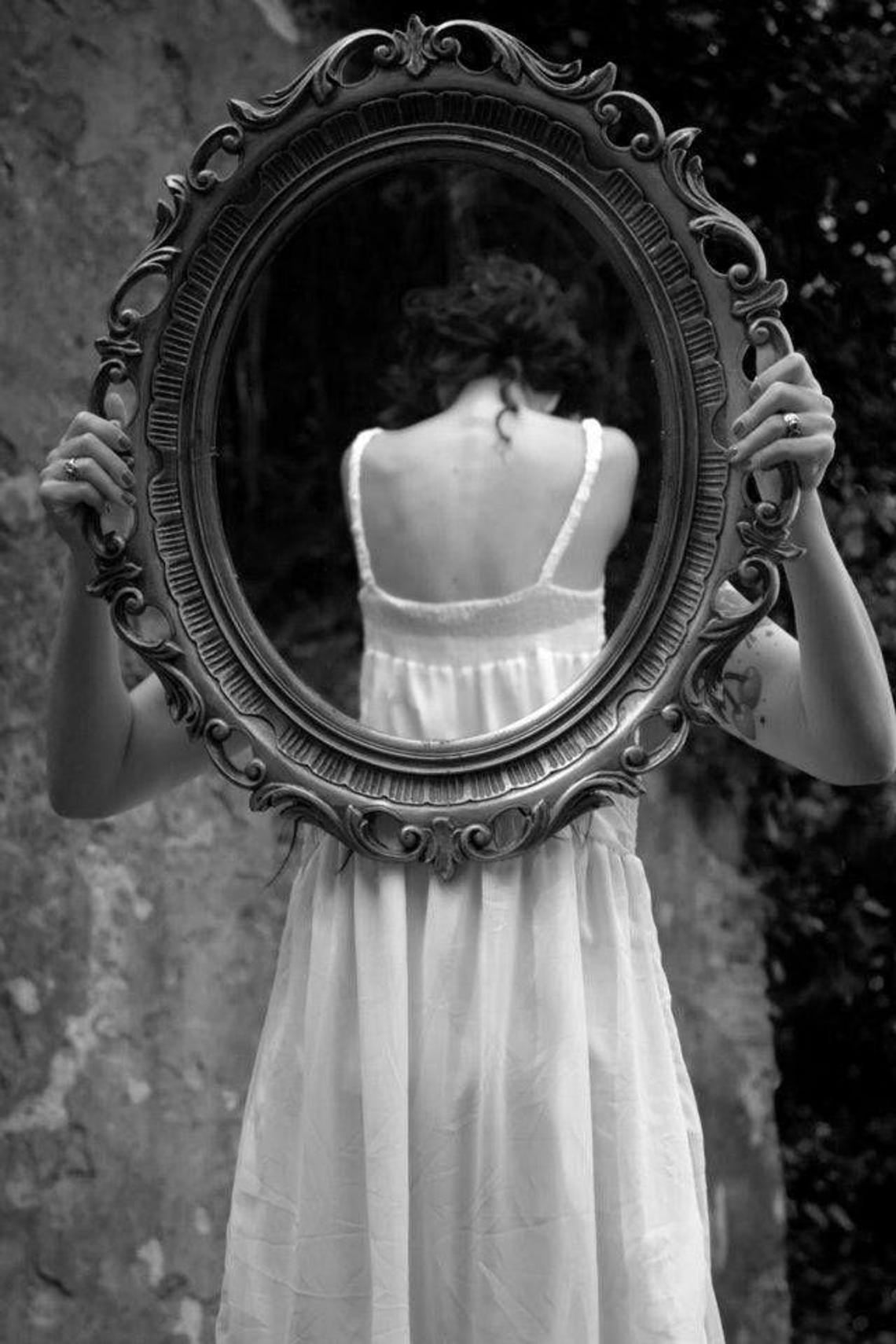 Mirror Reading, Mysterious Worlds, Mirror Dimension, Mirror Reading care,